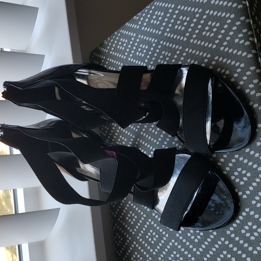 Jessica Simpson patent herl sandal